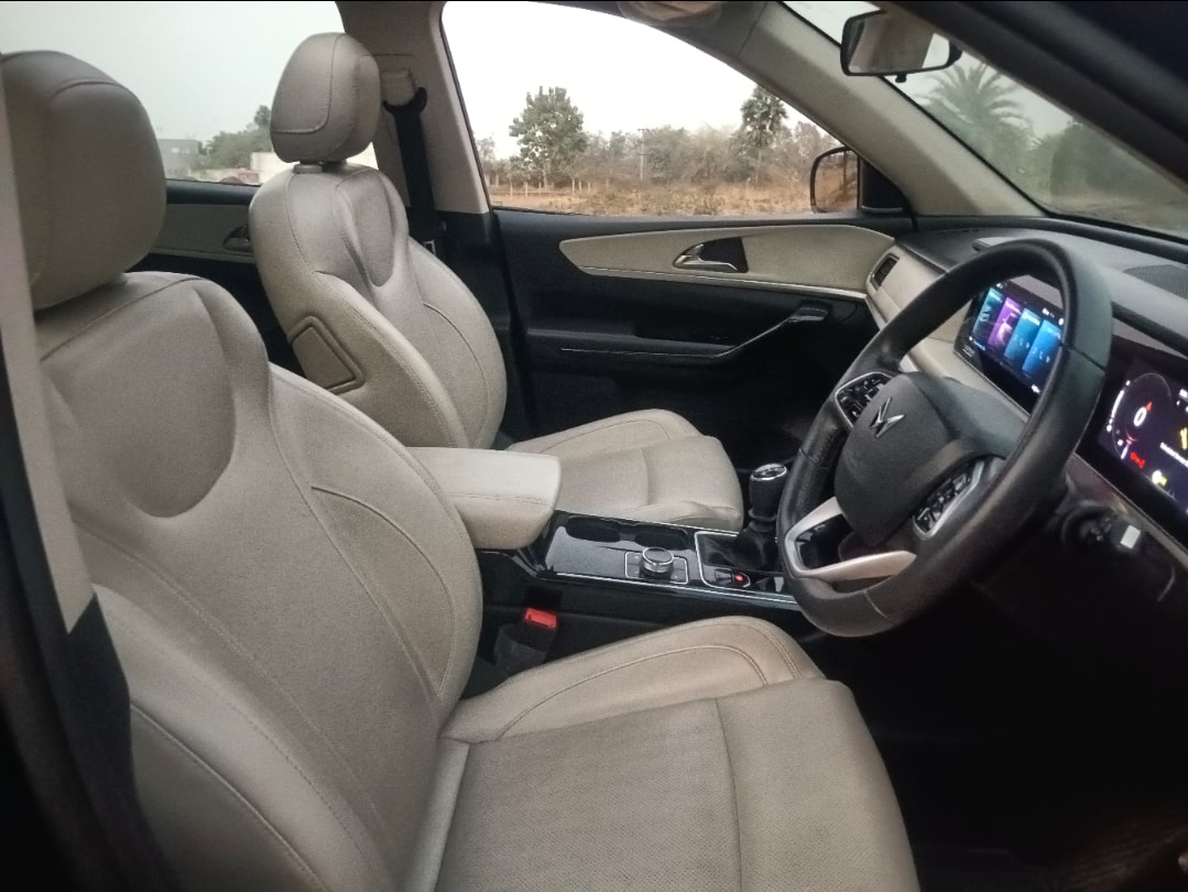 XUV700 image 14 XUV700 image 14