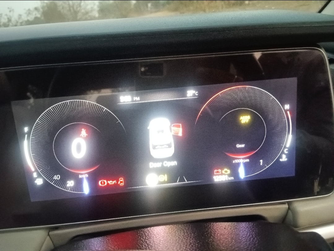 XUV700 image 11 XUV700 image 11