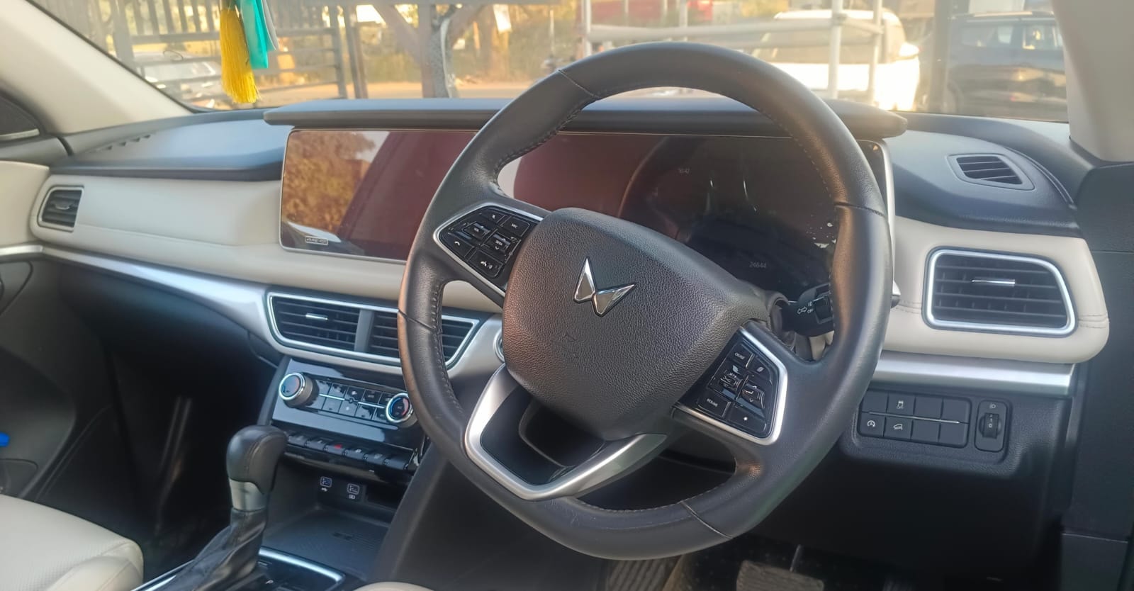 Used 2023 Mahindra XUV700 Used 2023 Mahindra XUV700