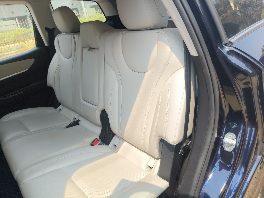 XUV700 image 15 XUV700 image 15