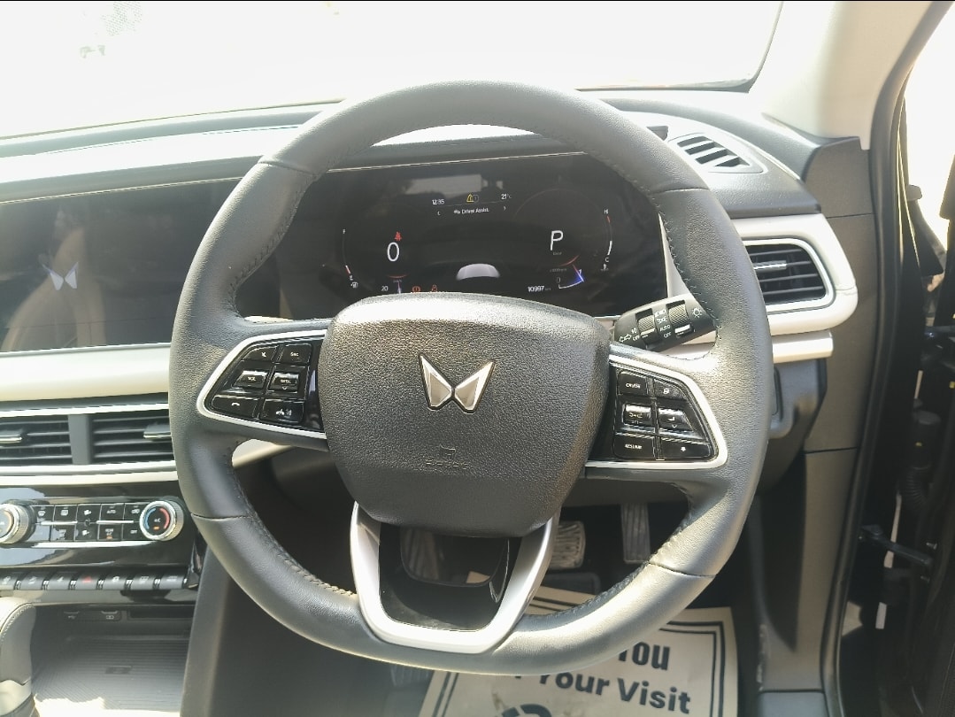 XUV700 image 13 XUV700 image 13