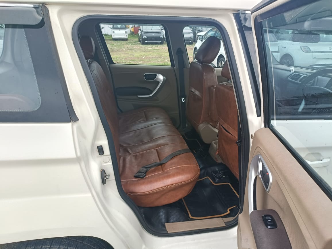 TUV300 image 15 TUV300 image 15