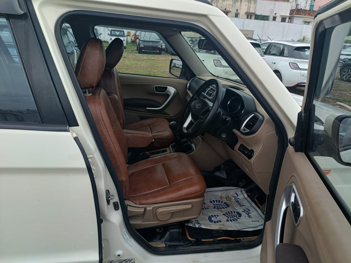 TUV300 image 14 TUV300 image 14