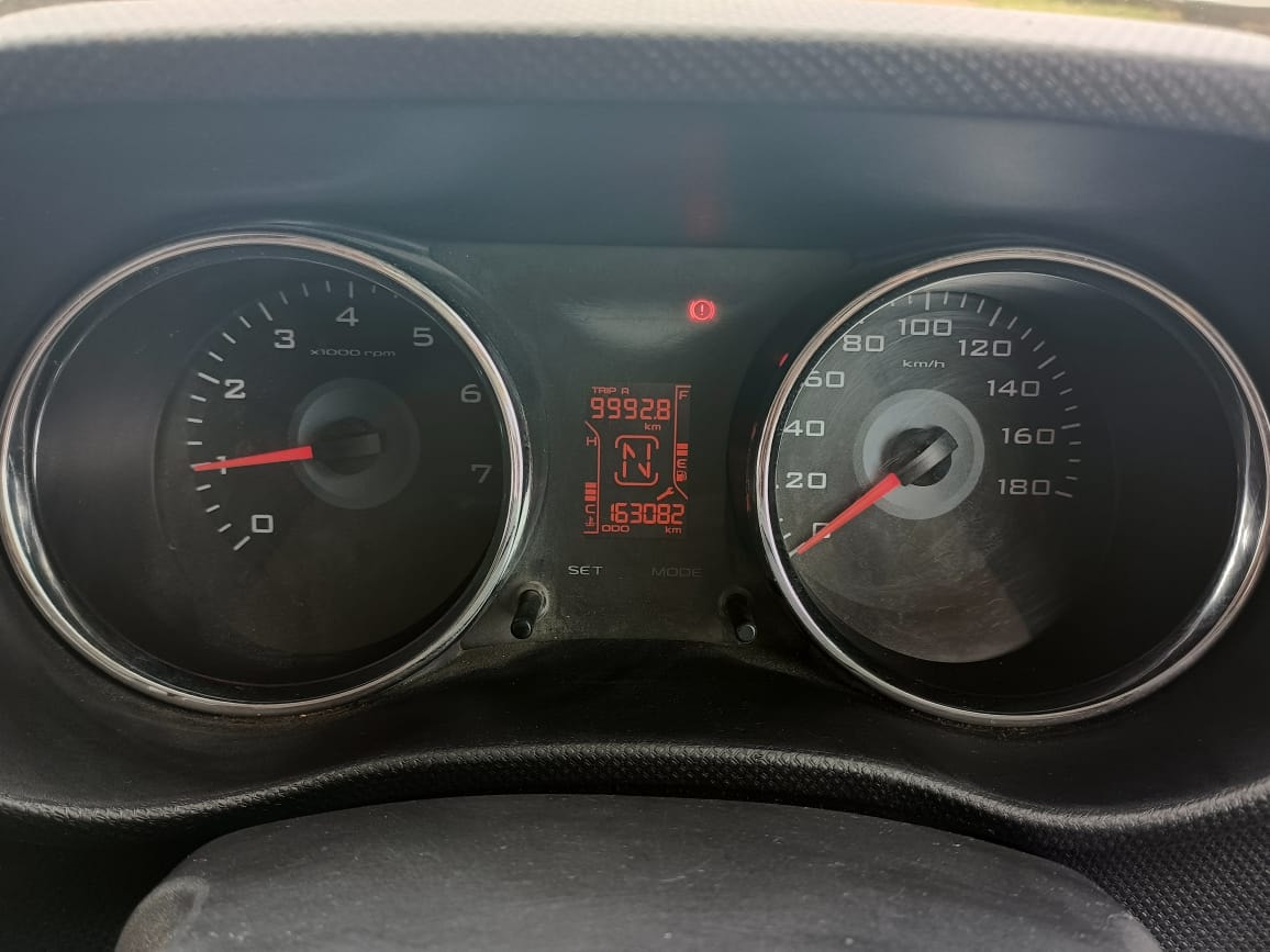 TUV300 image 11 TUV300 image 11