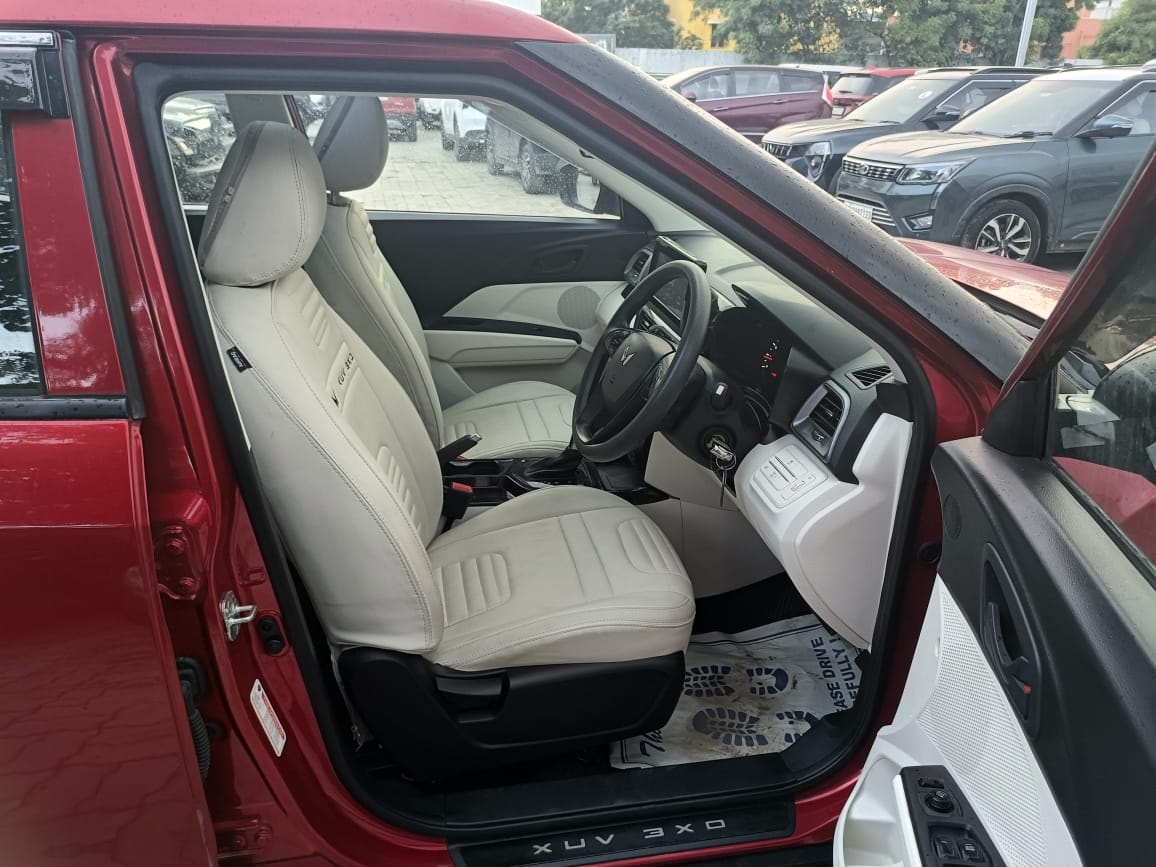 XUV 3XO image 14 XUV 3XO image 14