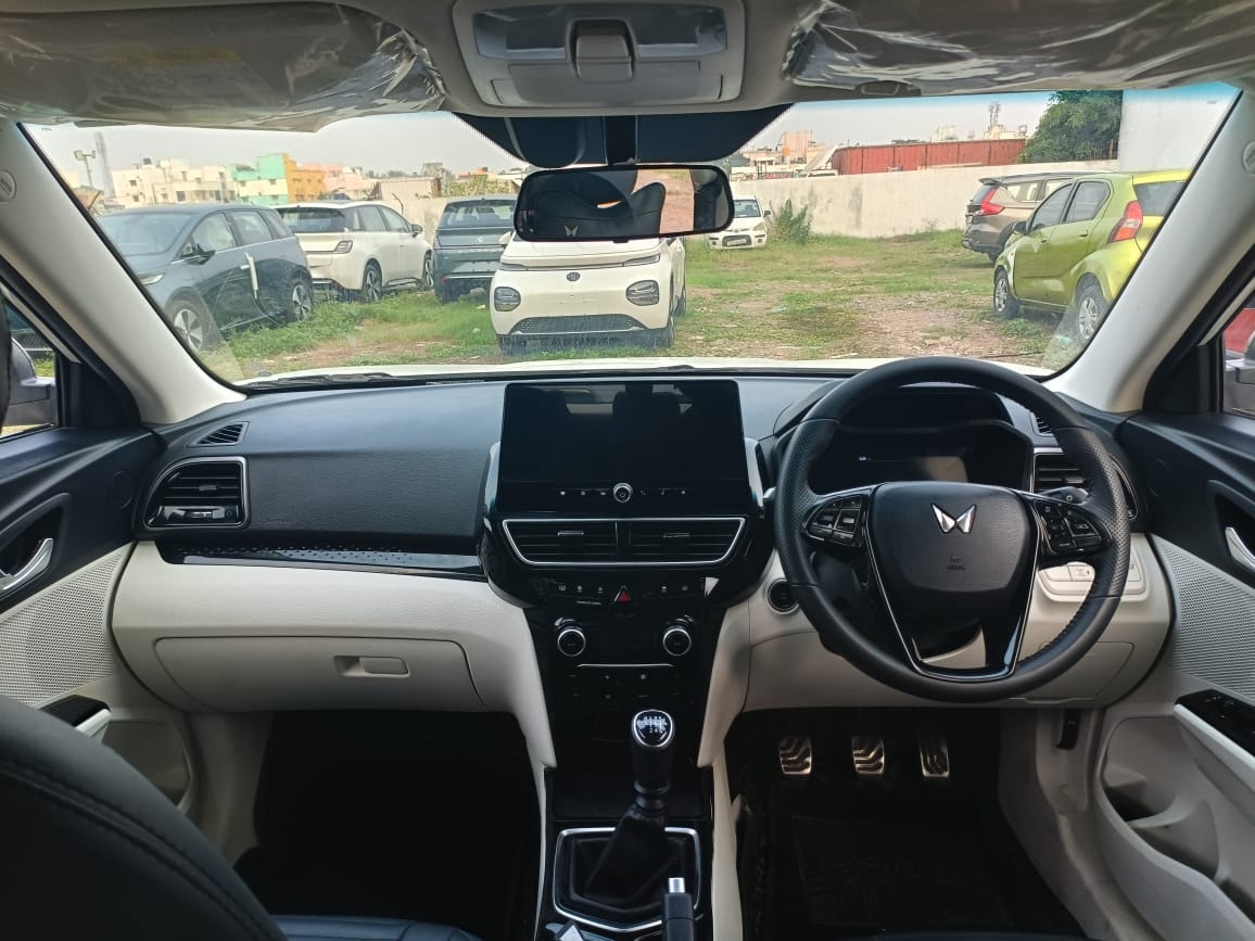 Used 2024 Mahindra XUV 3XO Used 2024 Mahindra XUV 3XO