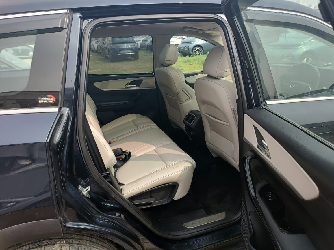 XUV700 image 15 XUV700 image 15