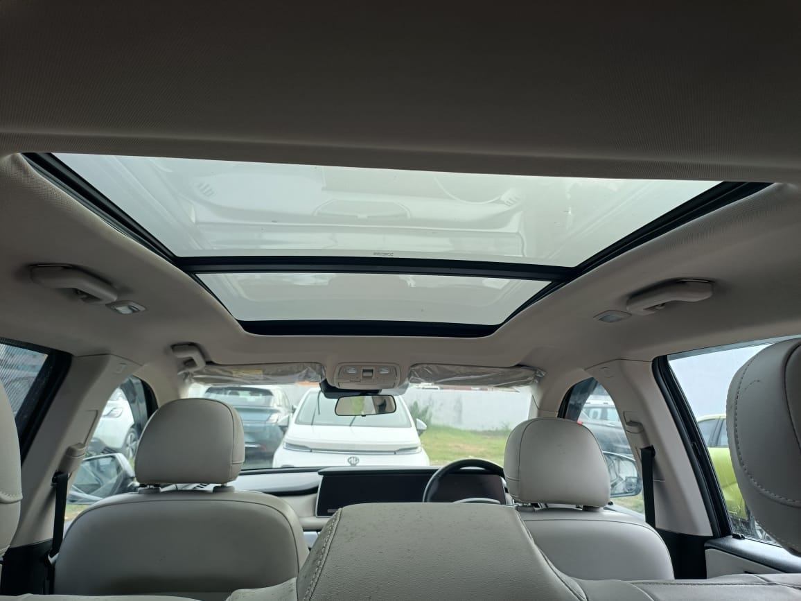 XUV700 image 16 XUV700 image 16