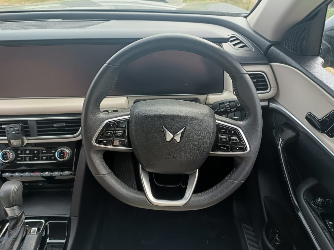 XUV700 image 13 XUV700 image 13