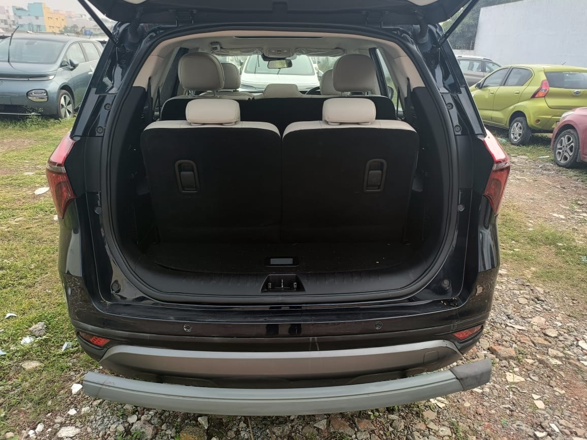 XUV700 image 10 XUV700 image 10