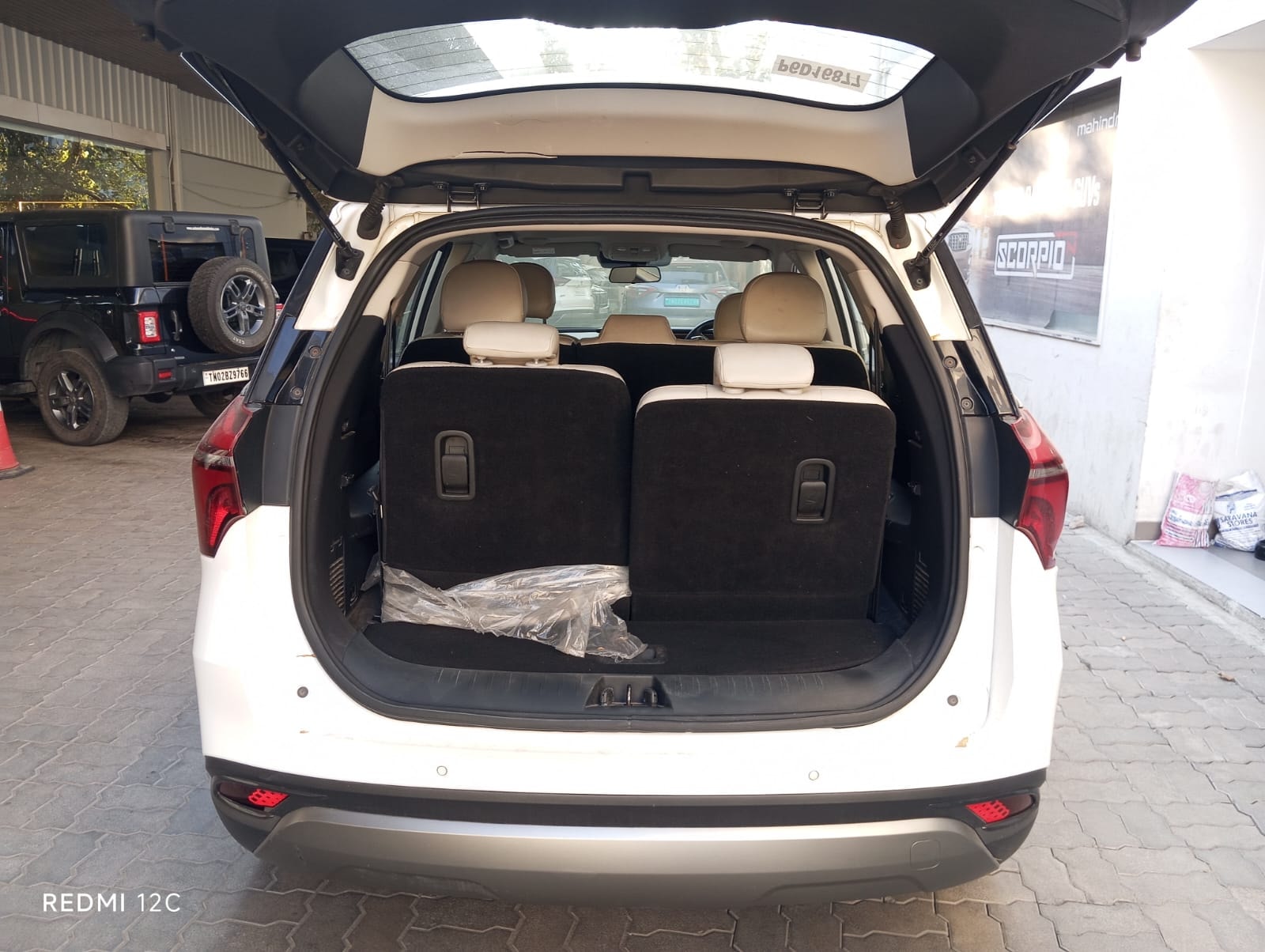 XUV700 image 8 XUV700 image 8