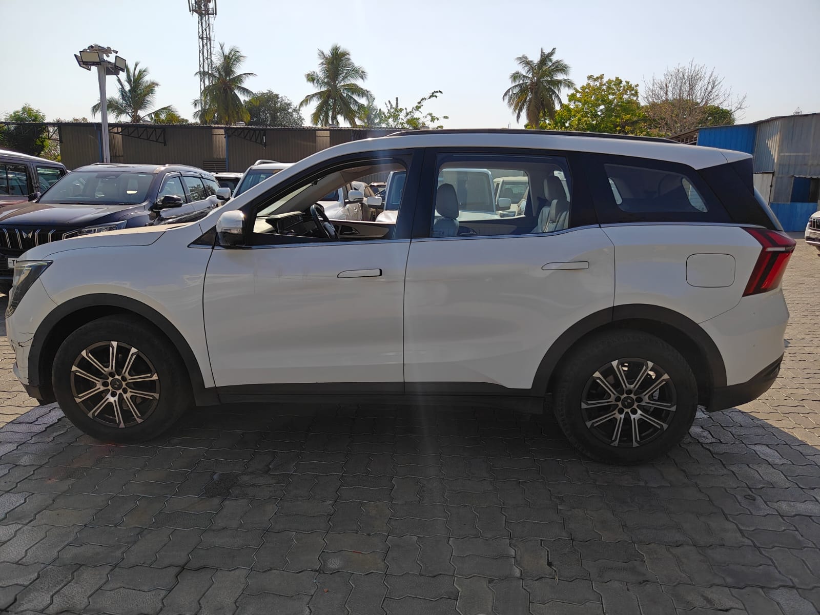 Used 2023 Mahindra XUV700 Used 2023 Mahindra XUV700