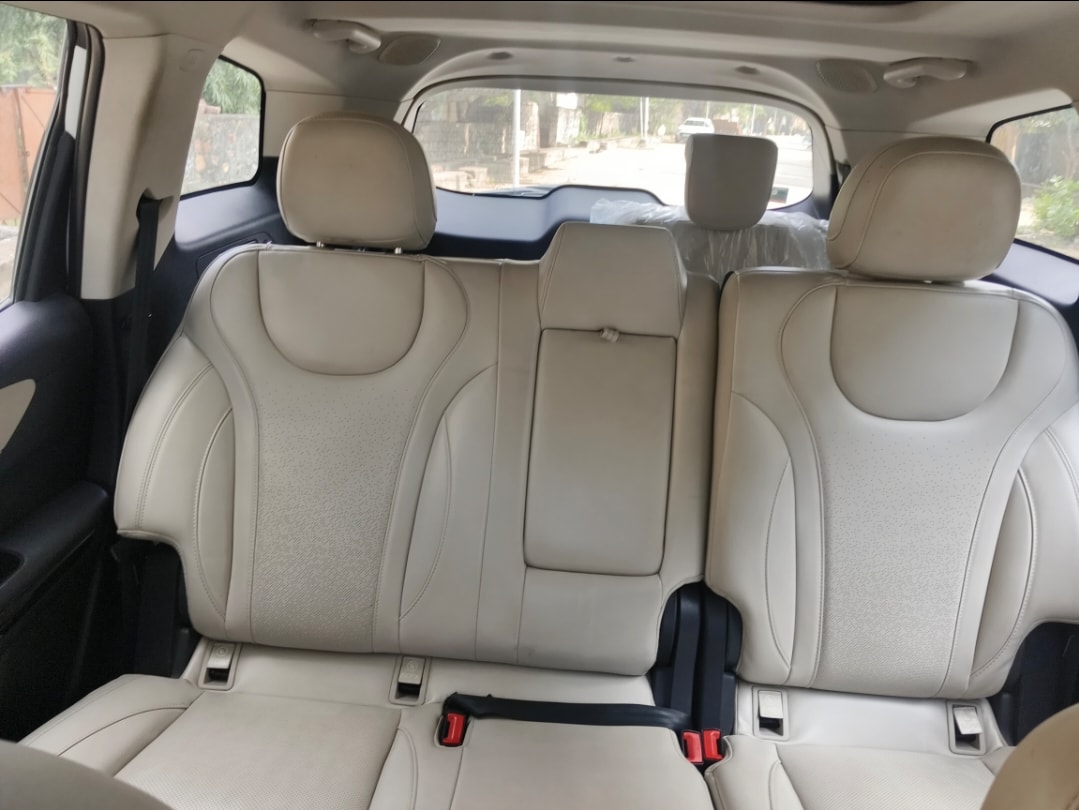 XUV700 image 15 XUV700 image 15