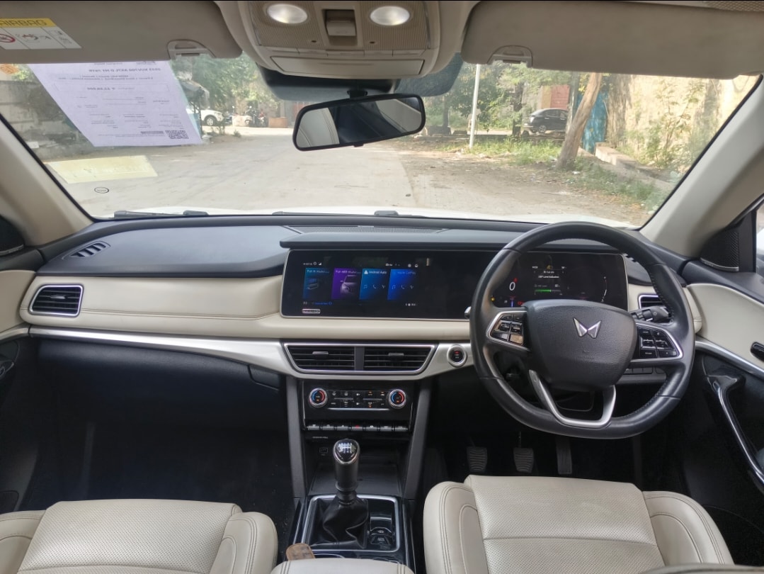 Used 2023 Mahindra XUV700 Used 2023 Mahindra XUV700