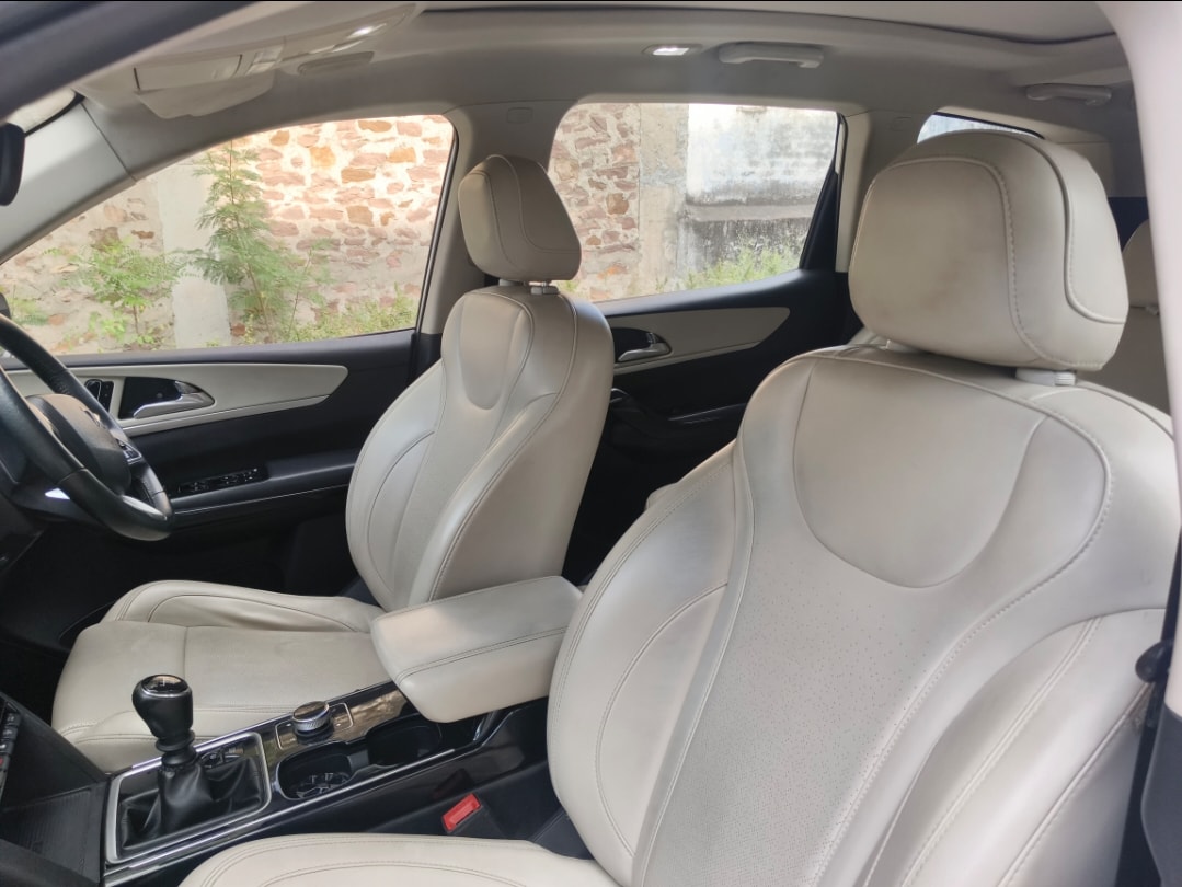 XUV700 image 14 XUV700 image 14