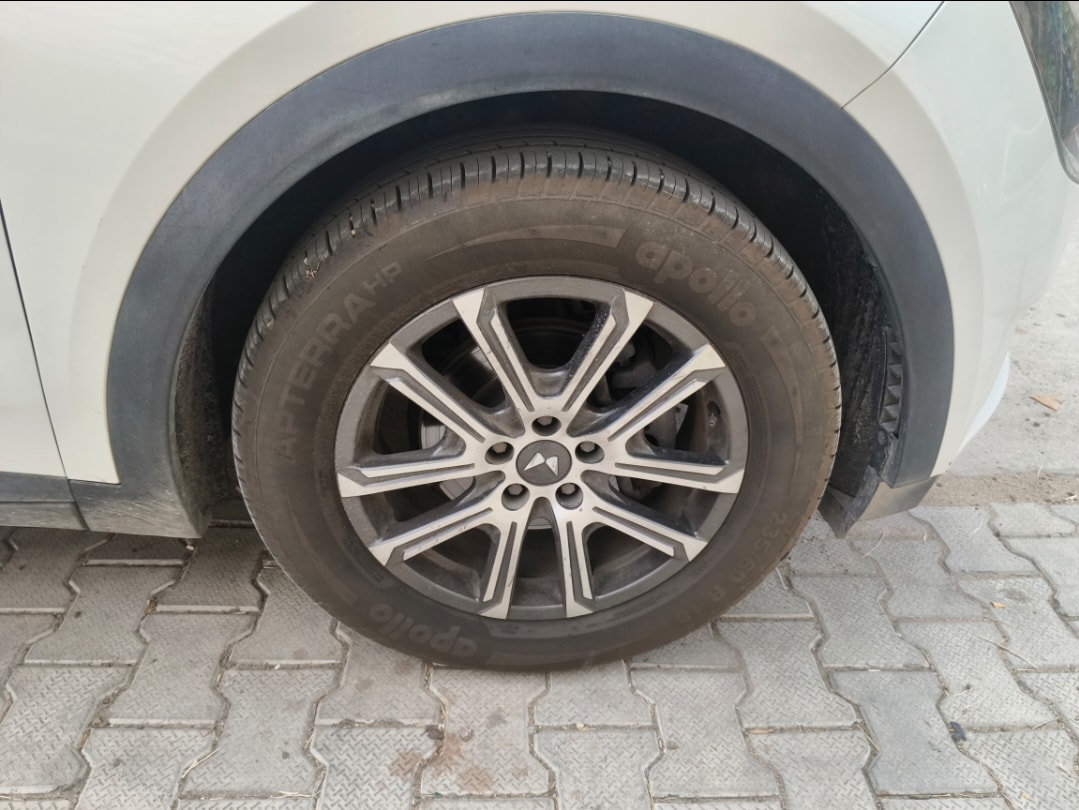 Used 2023 Mahindra XUV700 Used 2023 Mahindra XUV700