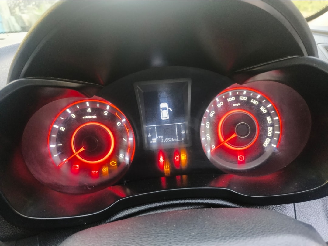 Used 2022 Mahindra XUV300 Used 2022 Mahindra XUV300