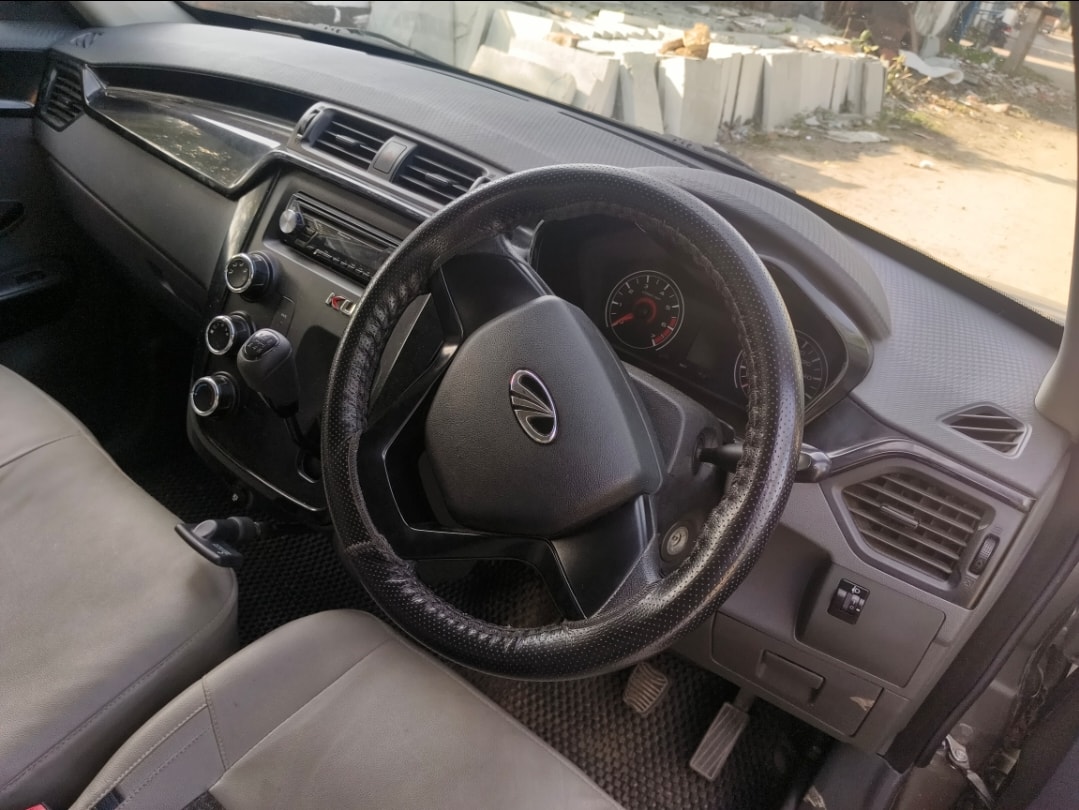 KUV100 image 13 KUV100 image 13