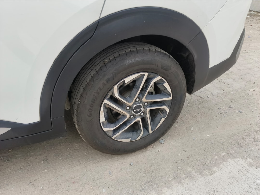 Used 2023 Kia Carens Used 2023 Kia Carens