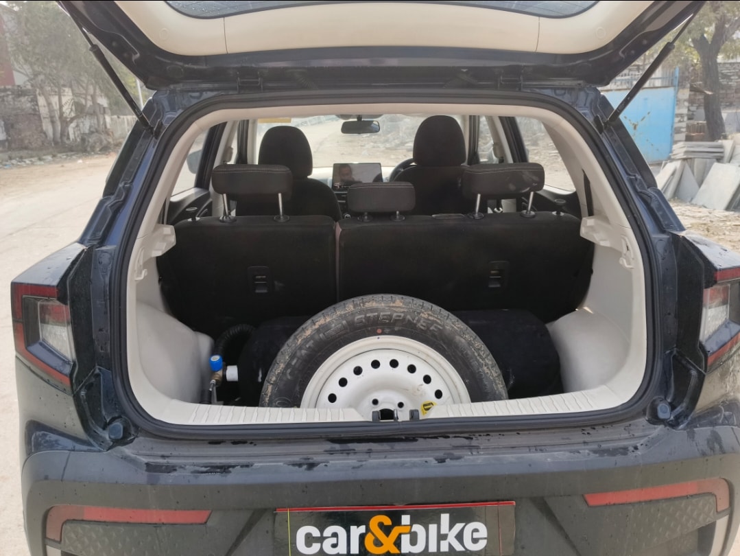 XUV 3XO image 10 XUV 3XO image 10