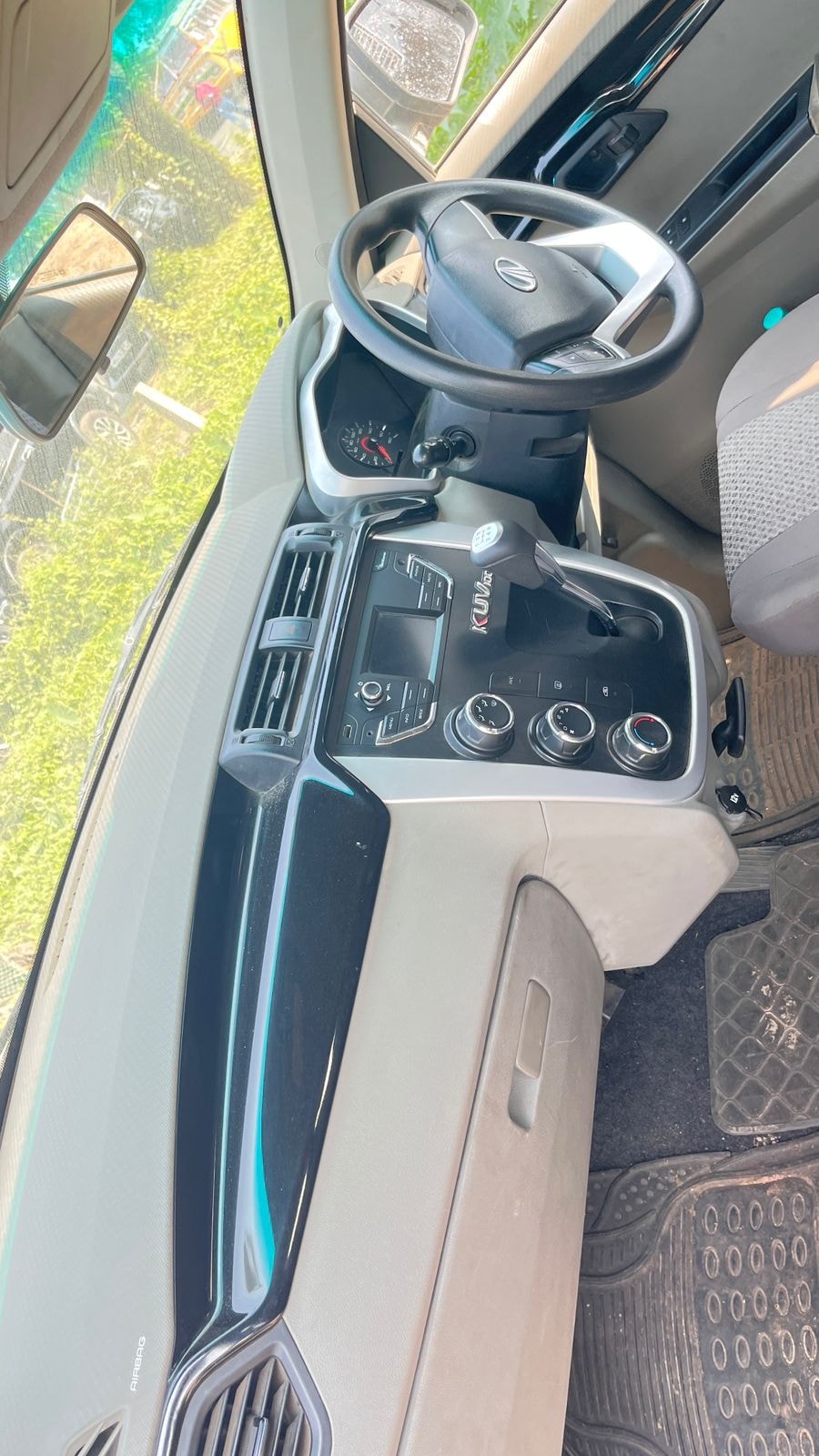 KUV100 image 10 KUV100 image 10