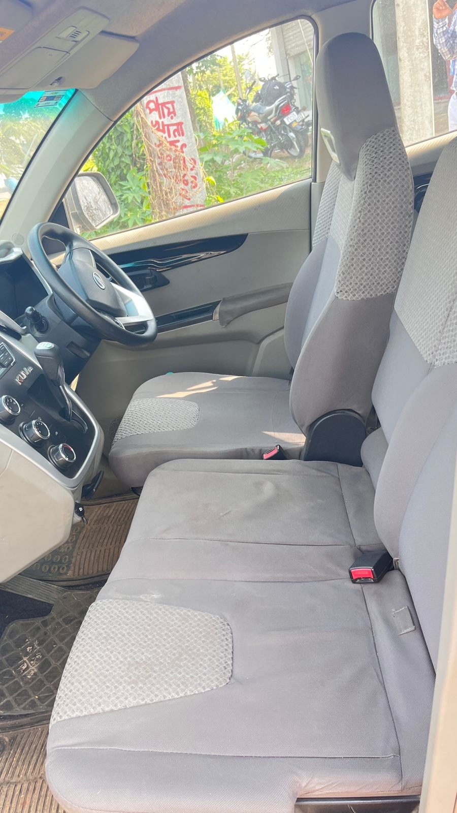 KUV100 image 11 KUV100 image 11