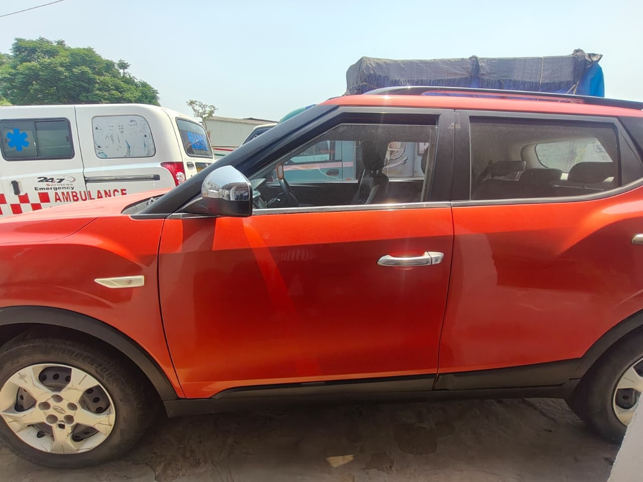 XUV300 image 2 XUV300 image 2