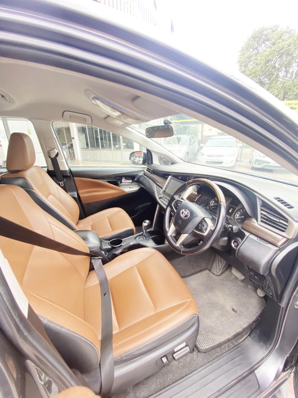 Innova Crysta image 7 Innova Crysta image 7