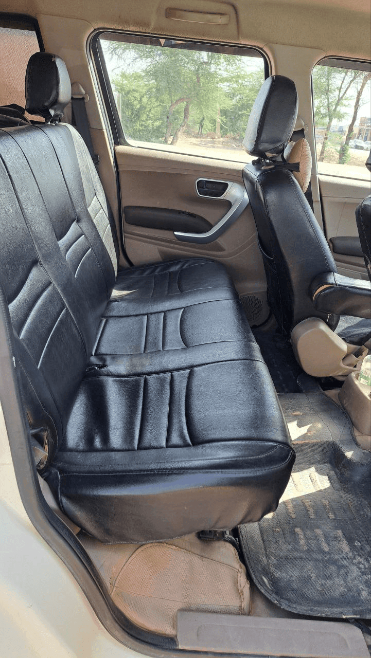 TUV300 image 11 TUV300 image 11