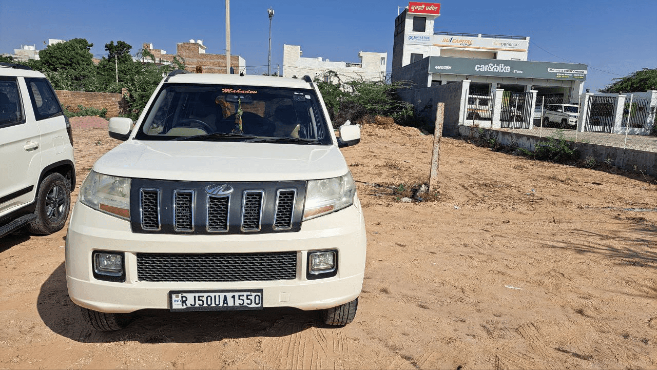 TUV300 image 1 TUV300 image 1