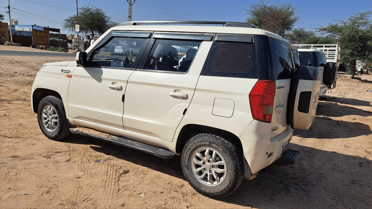 TUV300 image 2 TUV300 image 2