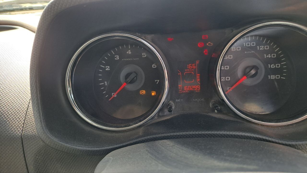 TUV300 image 7 TUV300 image 7