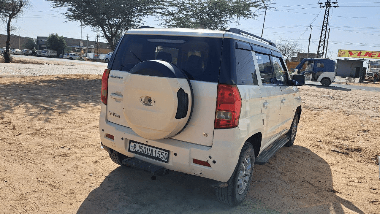 TUV300 image 4 TUV300 image 4