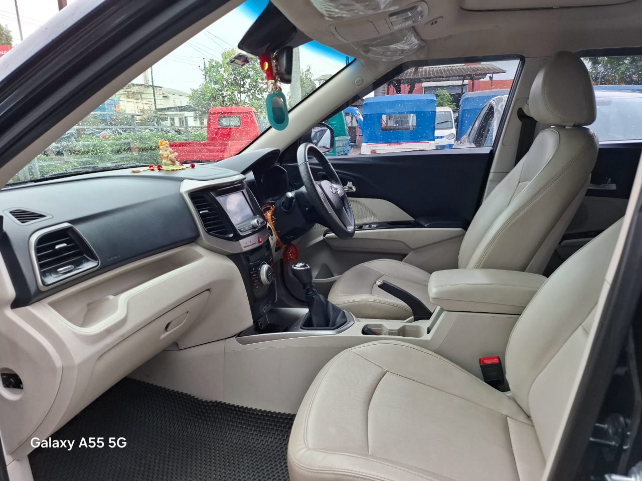 XUV300 image 14 XUV300 image 14