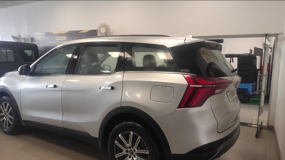 XUV700 image 3 XUV700 image 3