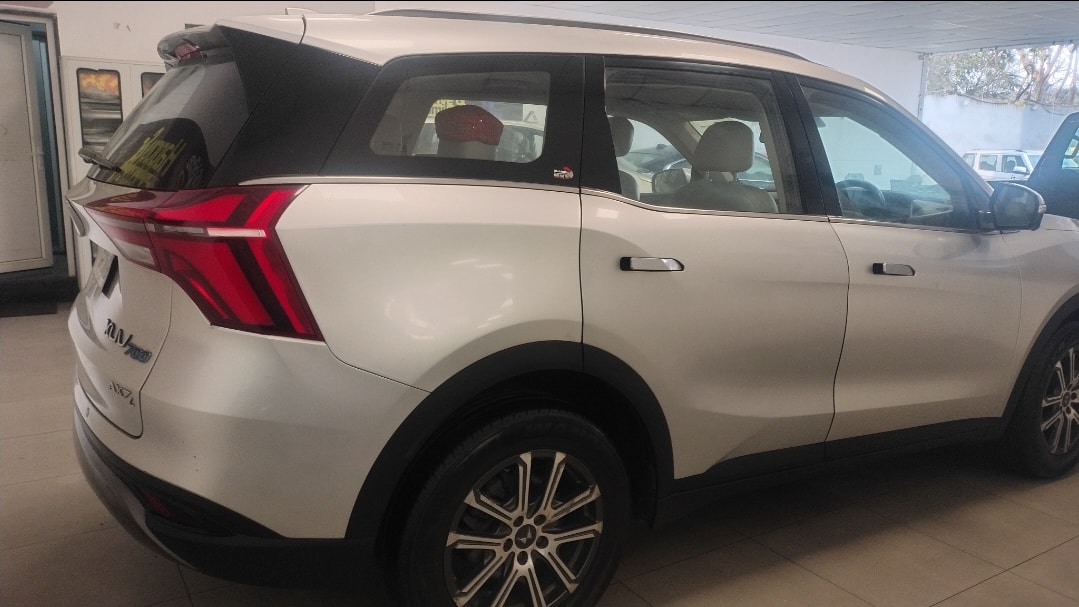 XUV700 image 4 XUV700 image 4