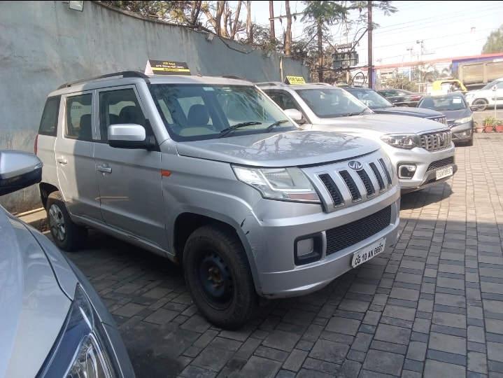 TUV300 image 4 TUV300 image 4