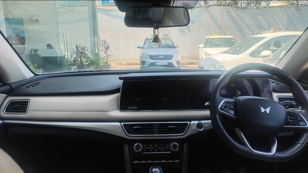 XUV700 image 12 XUV700 image 12