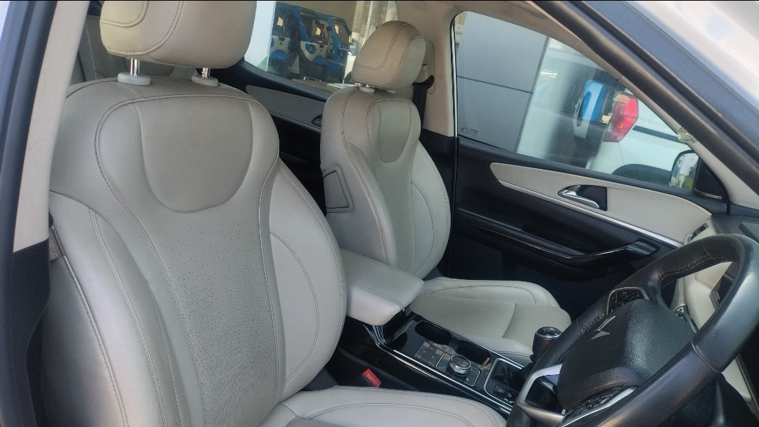 XUV700 image 16 XUV700 image 16