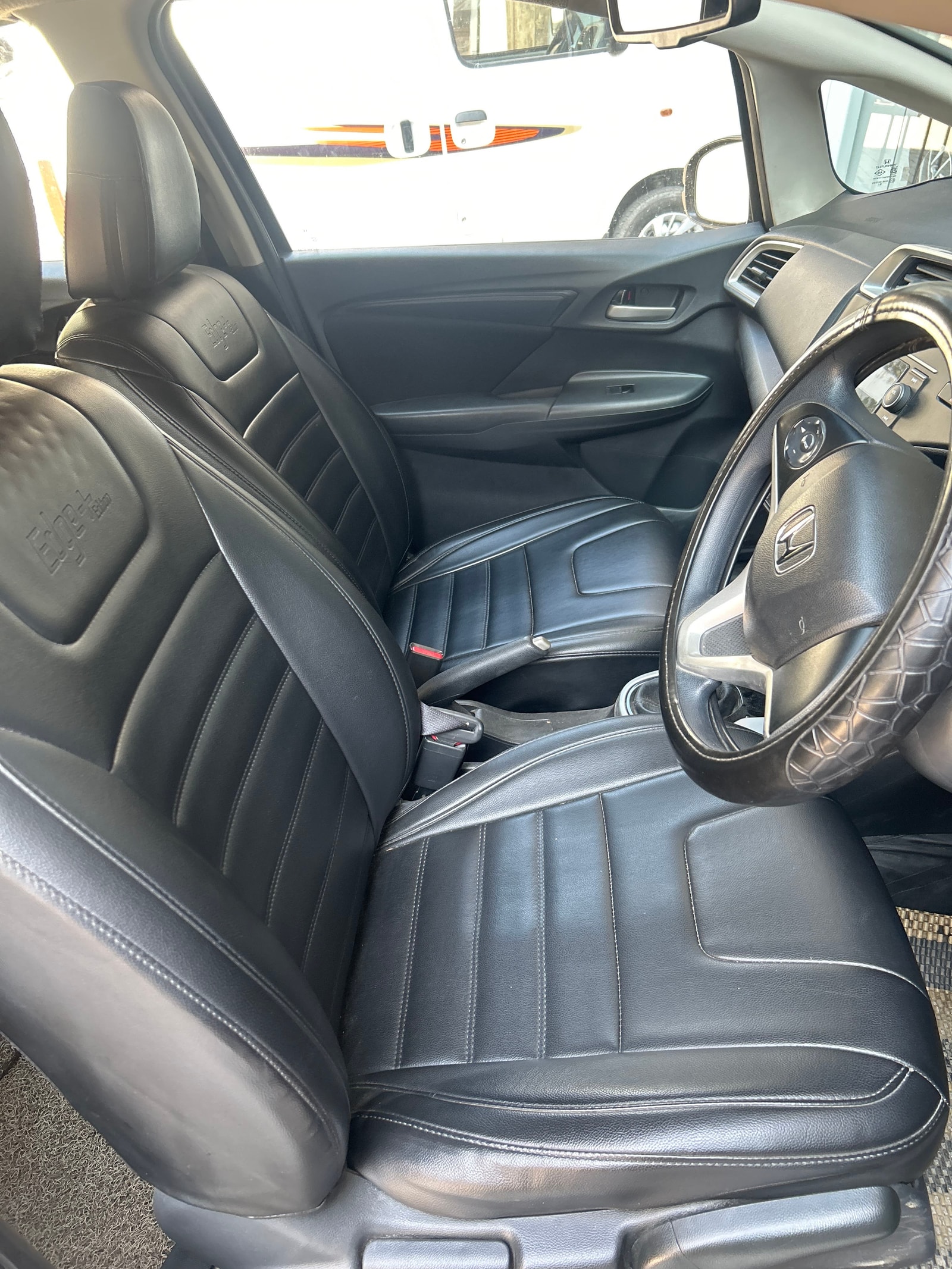 WR-V image 15 WR-V image 15