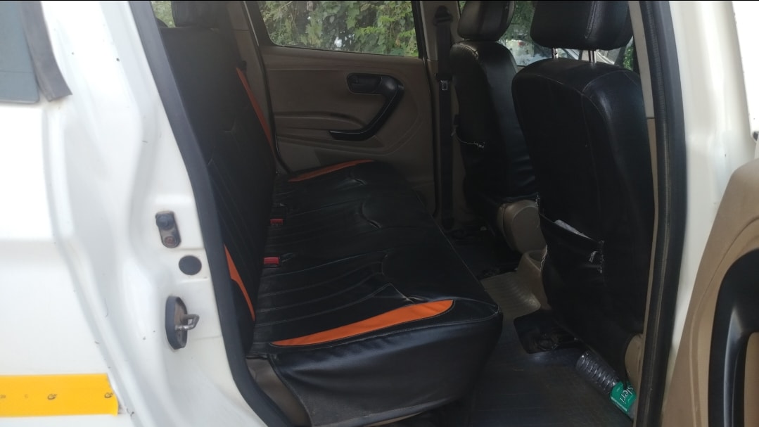 TUV300 image 16 TUV300 image 16