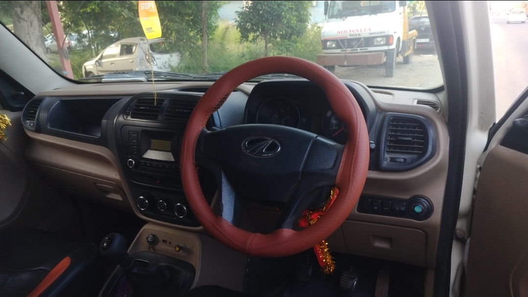 TUV300 image 11 TUV300 image 11