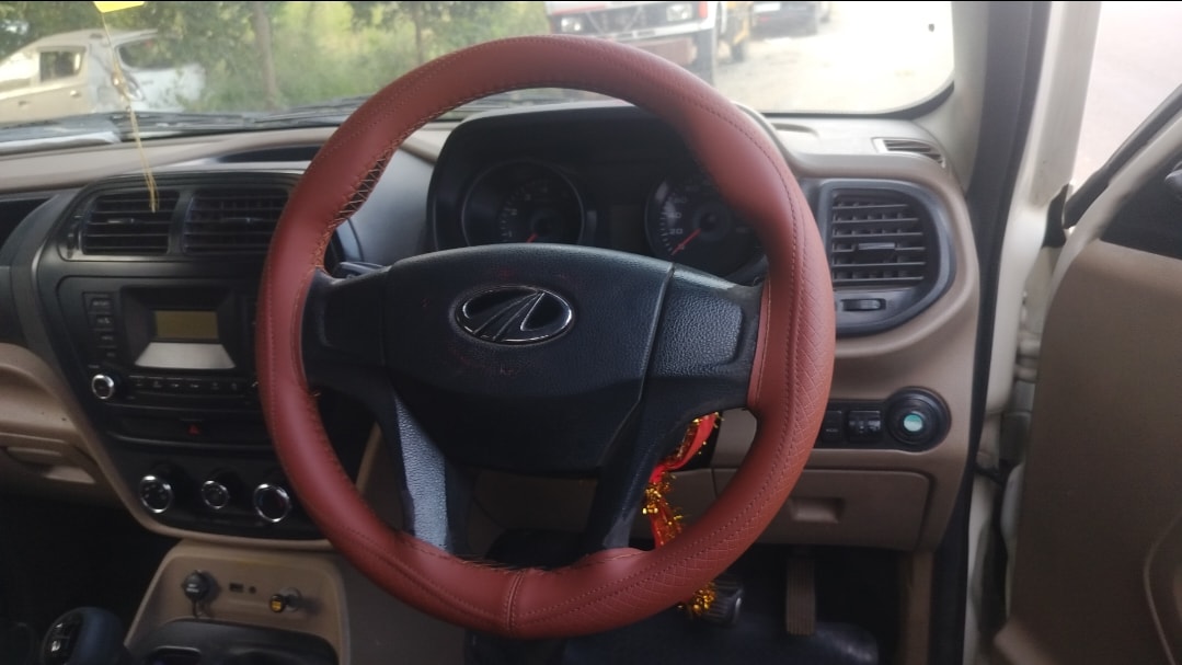 TUV300 image 12 TUV300 image 12