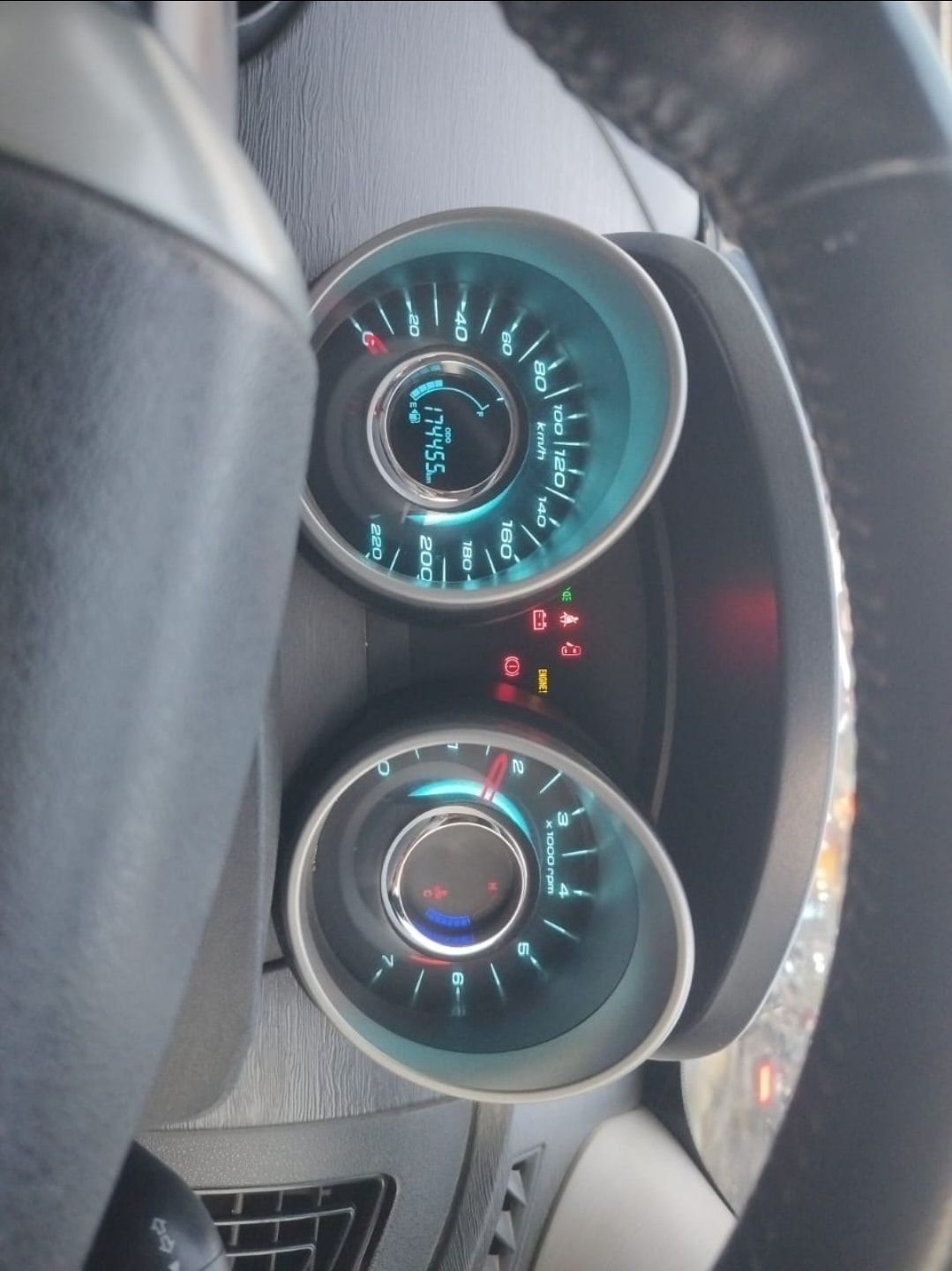 XUV500 image 11 XUV500 image 11