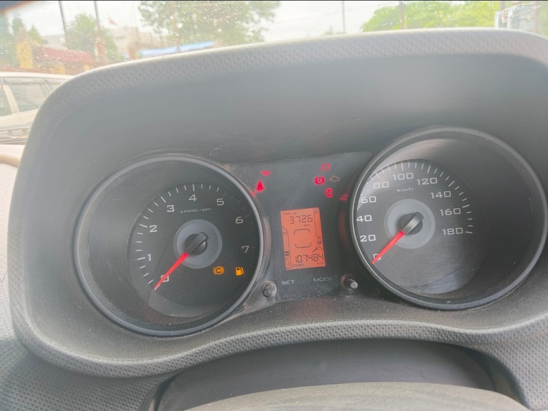 TUV300 image 10 TUV300 image 10