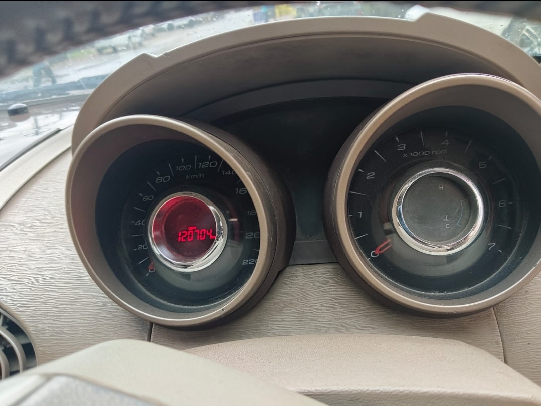 XUV500 image 10 XUV500 image 10