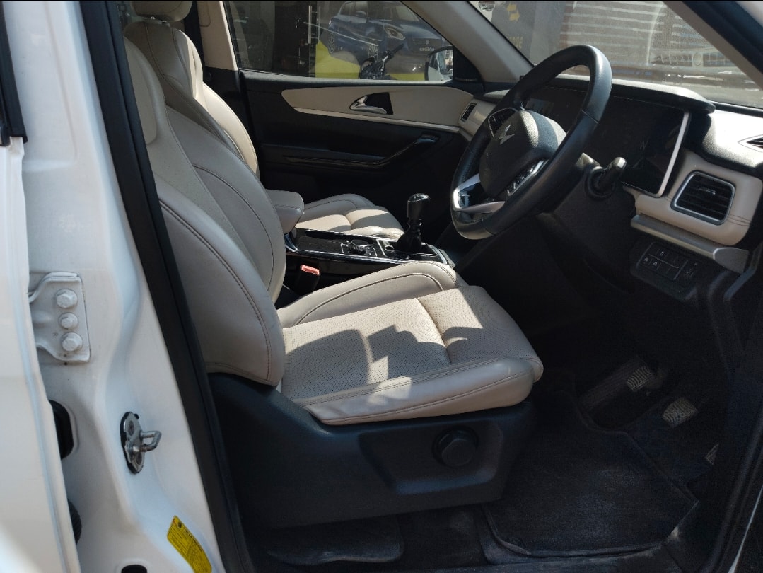 XUV700 image 13 XUV700 image 13