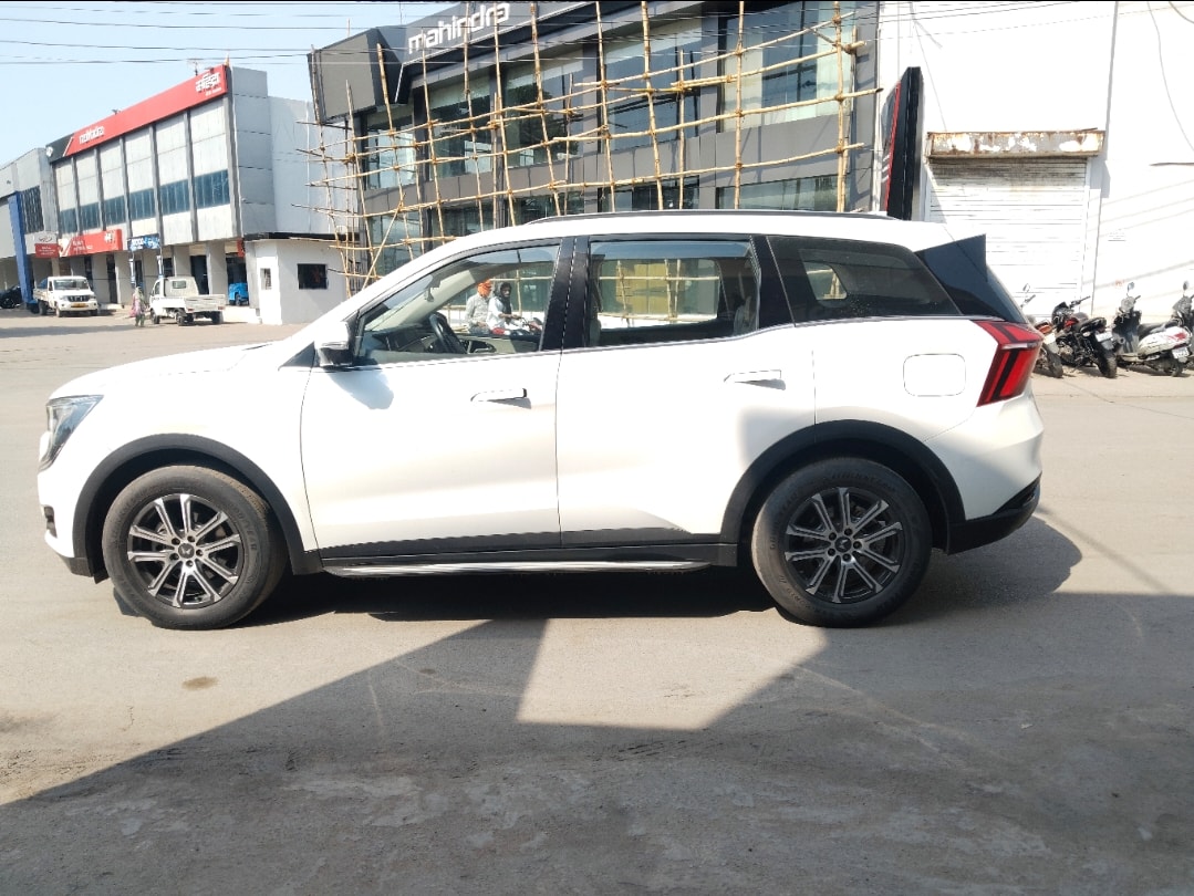 XUV700 image 2 XUV700 image 2