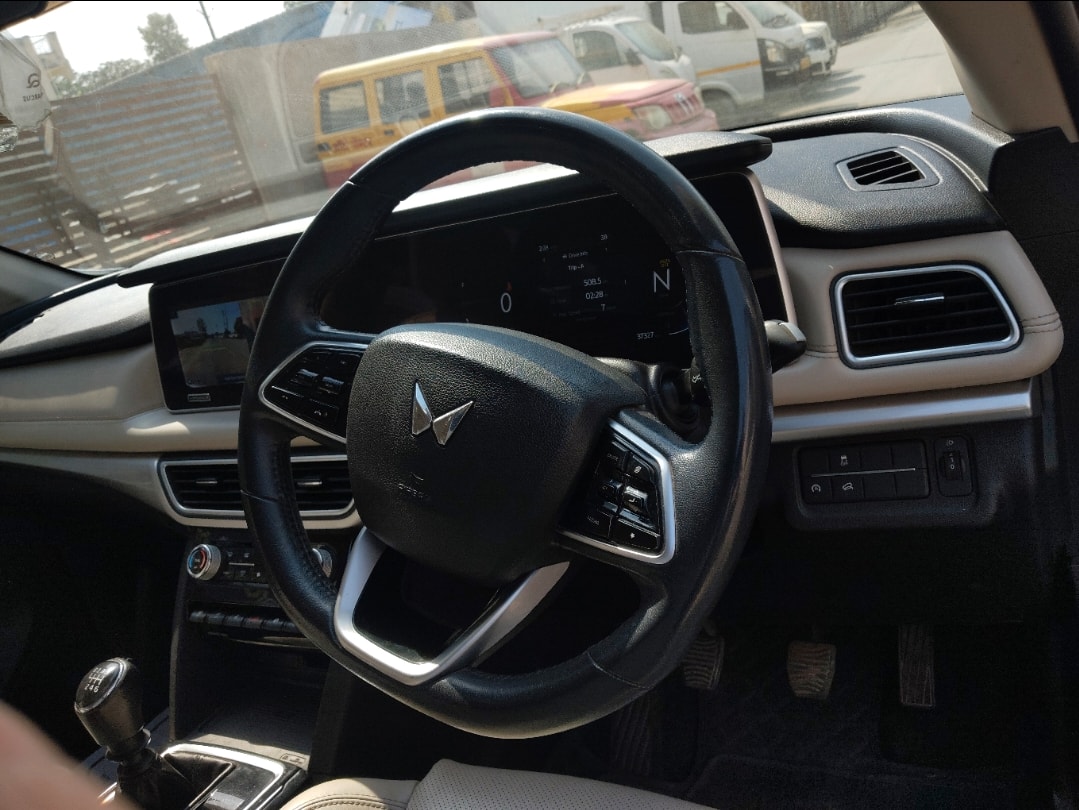 XUV700 image 12 XUV700 image 12