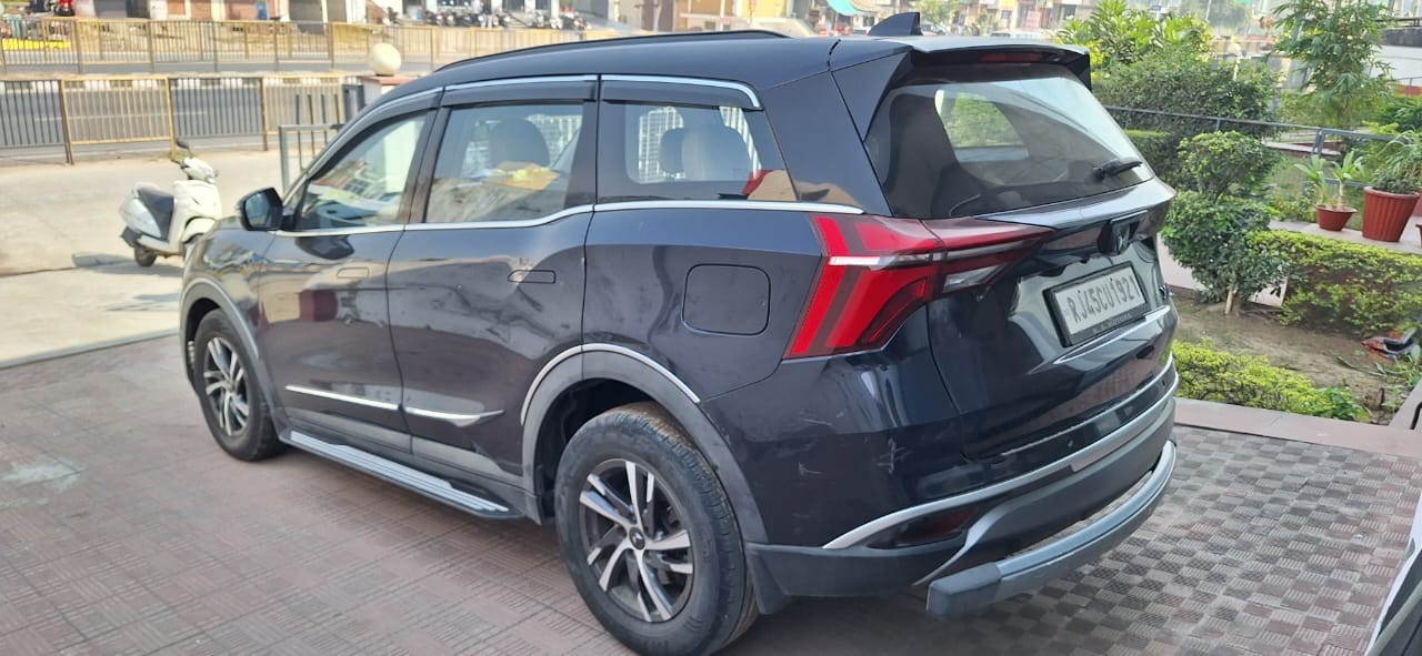 XUV700 image 2 XUV700 image 2